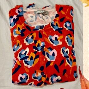 Daniel Rainn Red Multicolor Patterned Cardigan
Great for spring & fall season.
